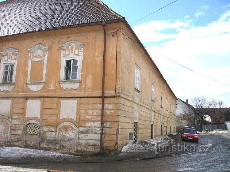 The right wing of the castle from the east