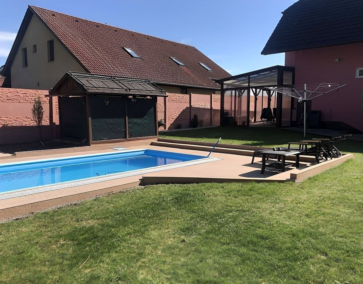 Maison de vacances au bord du parc avec piscine hébergement Jemnice