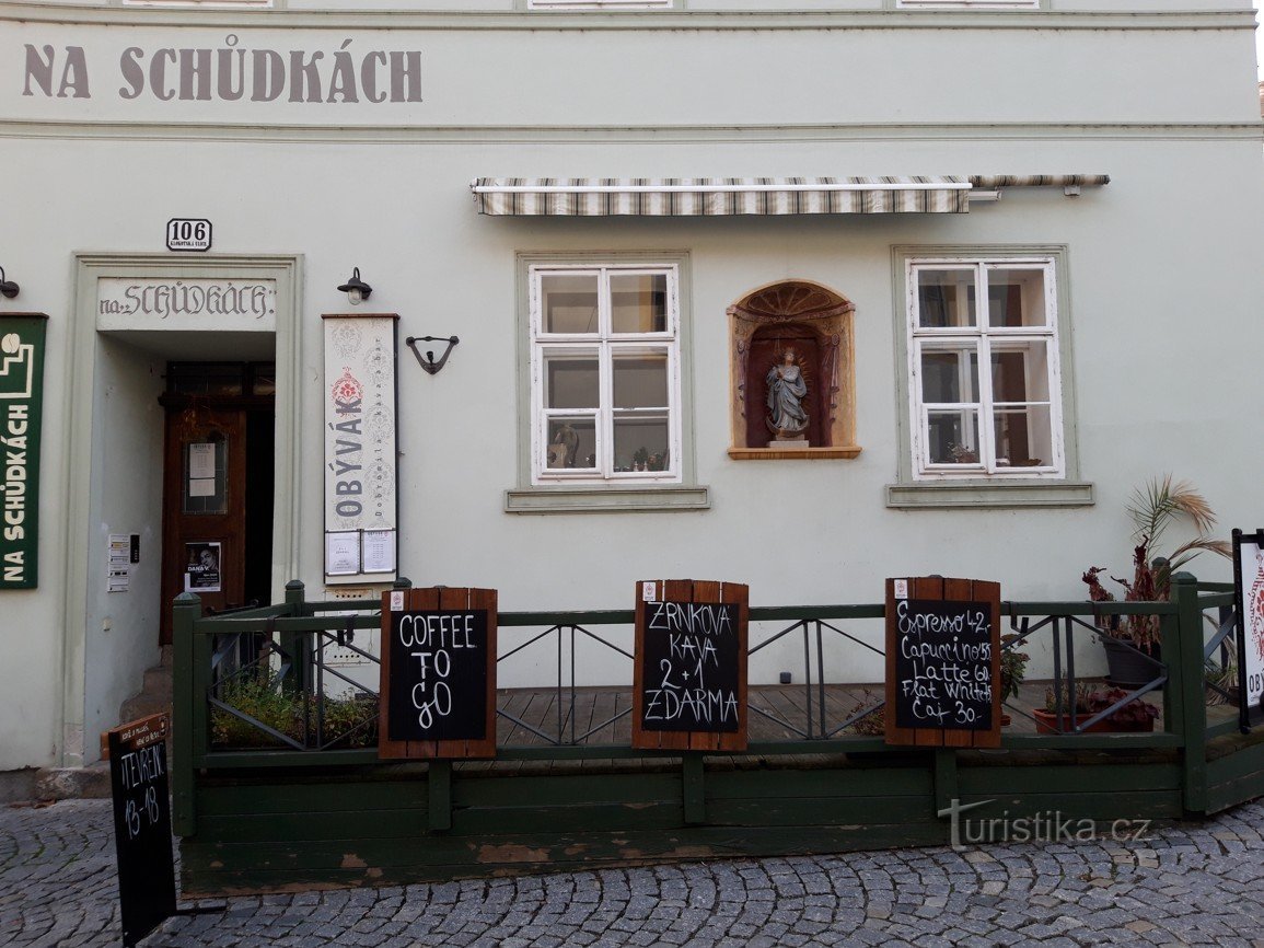 Rösterei auf der Treppe und Wohnzimmer in Tábor