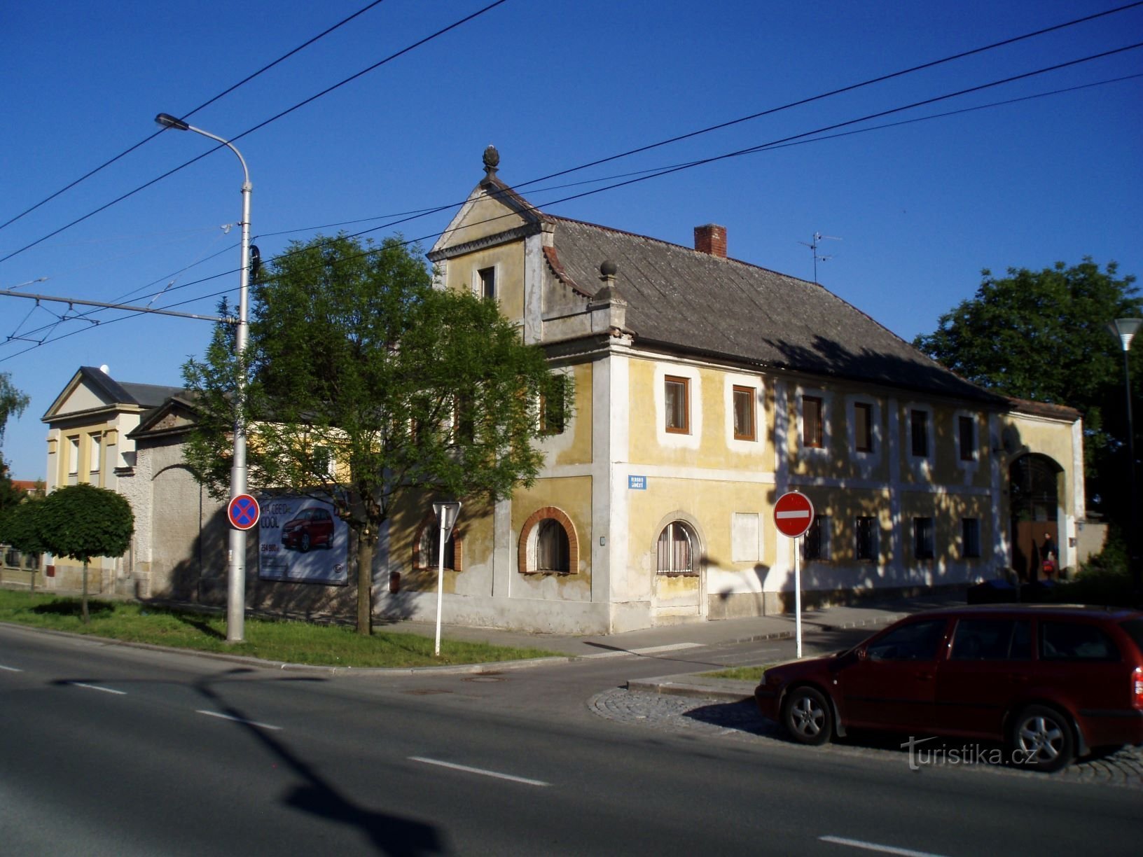Pražská třída čp. 66-65 (Hradec Králové, 25.5.2011)