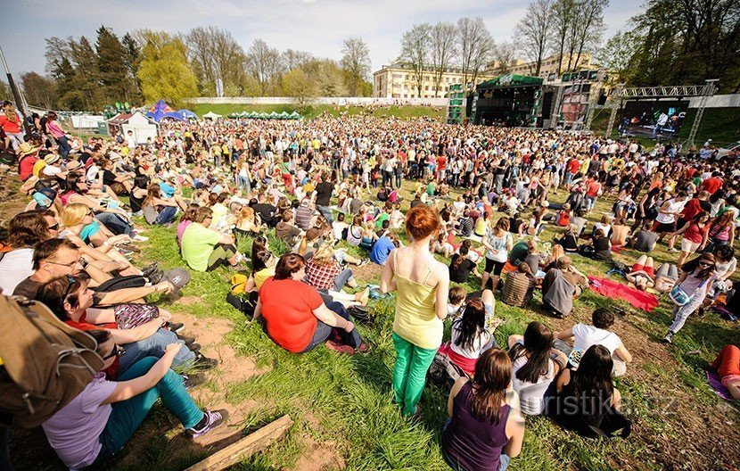 Prague et Brno Majáles 2017 ont été déplacés au samedi. Je connais le programme et il tourne