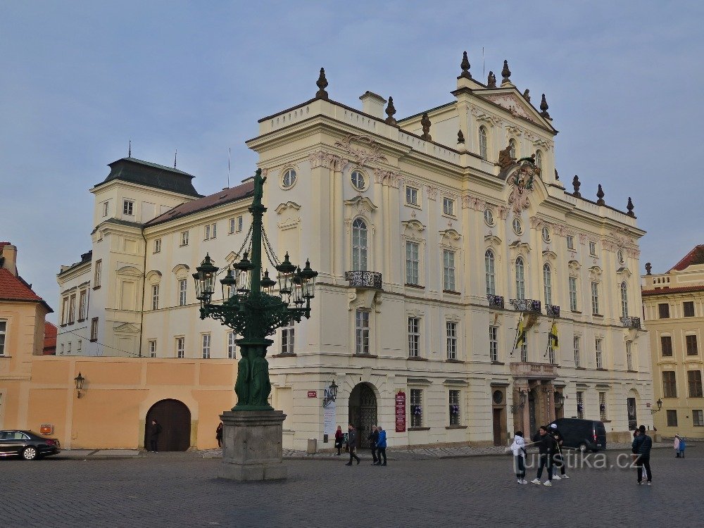 Nadškofova palača v Pragi