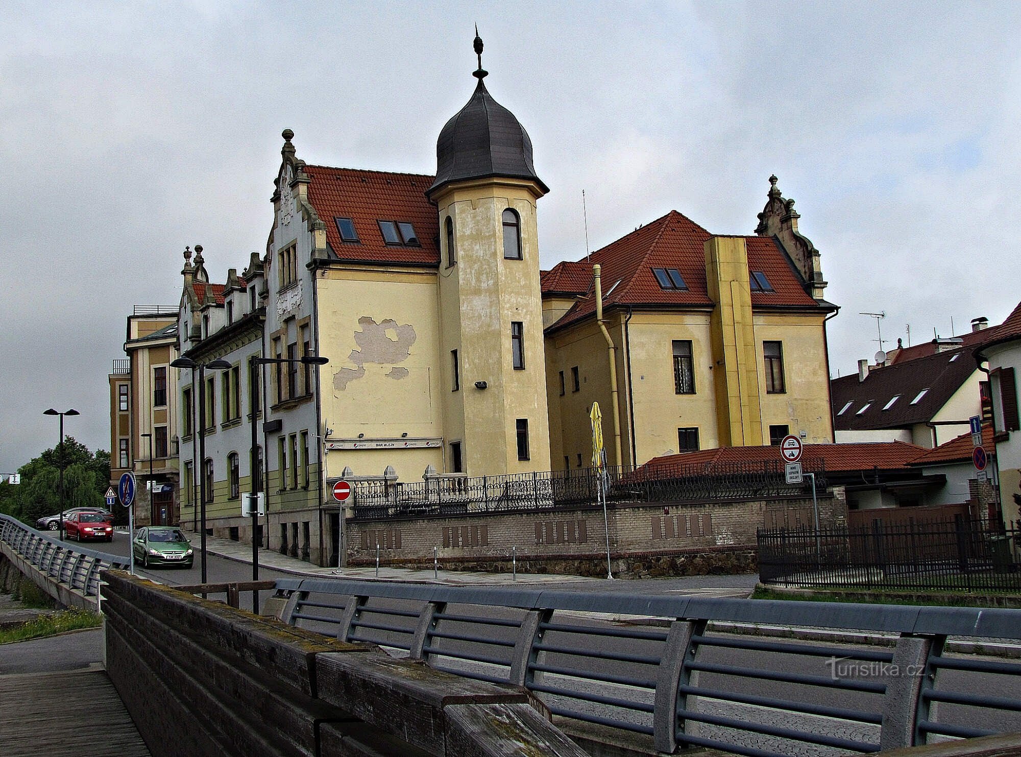 vor der Brücke