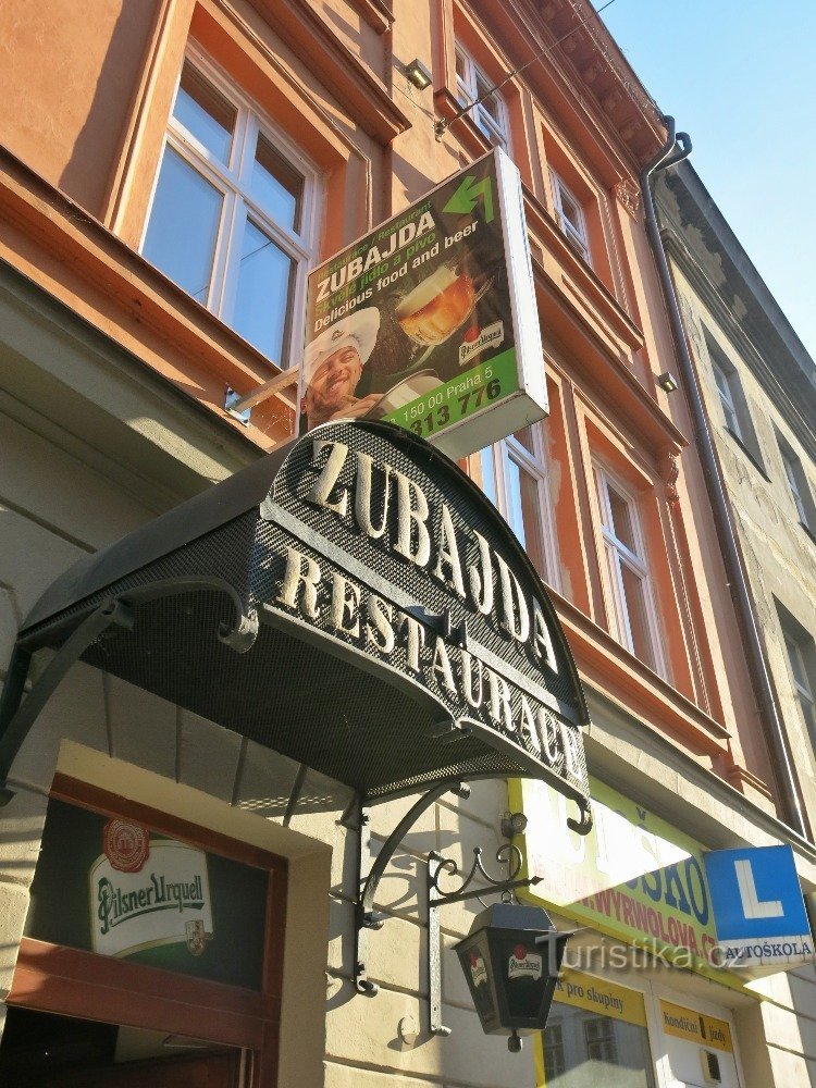 framför restaurangen