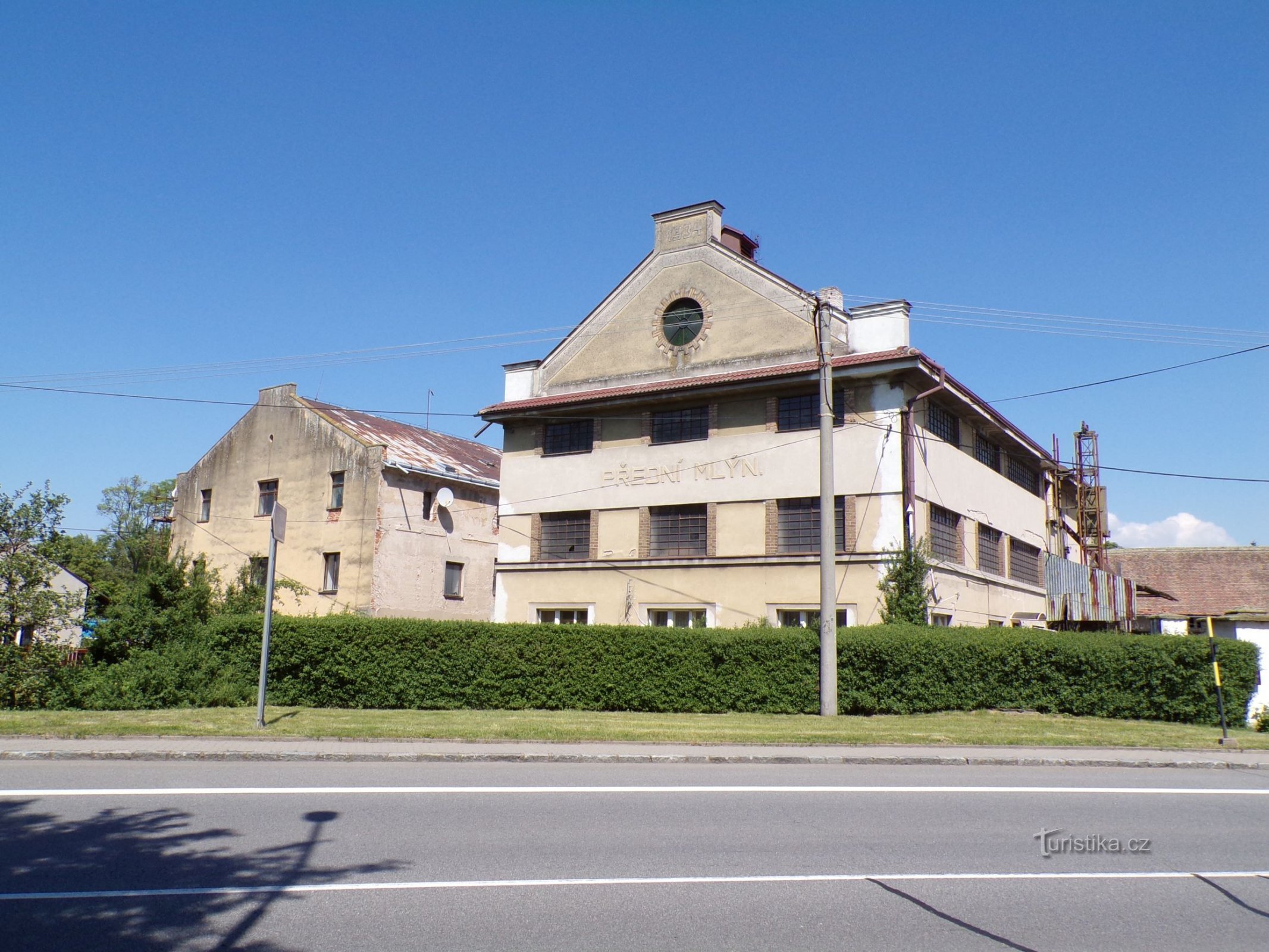 Le moulin avant (avec le moulin arrière, Lázně Bohdaneč, 3.6.2021 juin XNUMX)