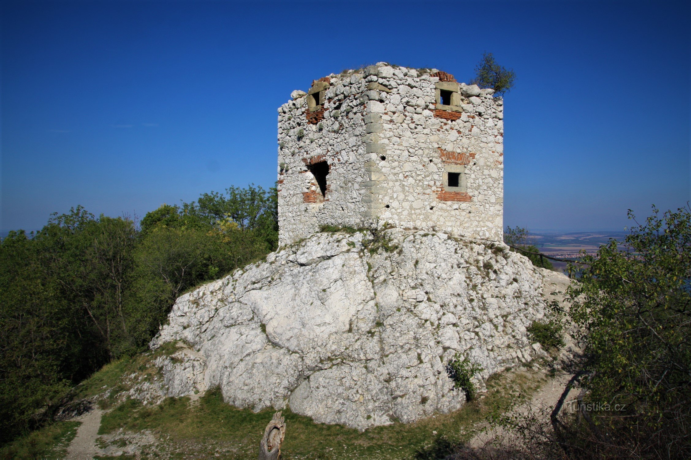 Naprej topovski bastion s streli