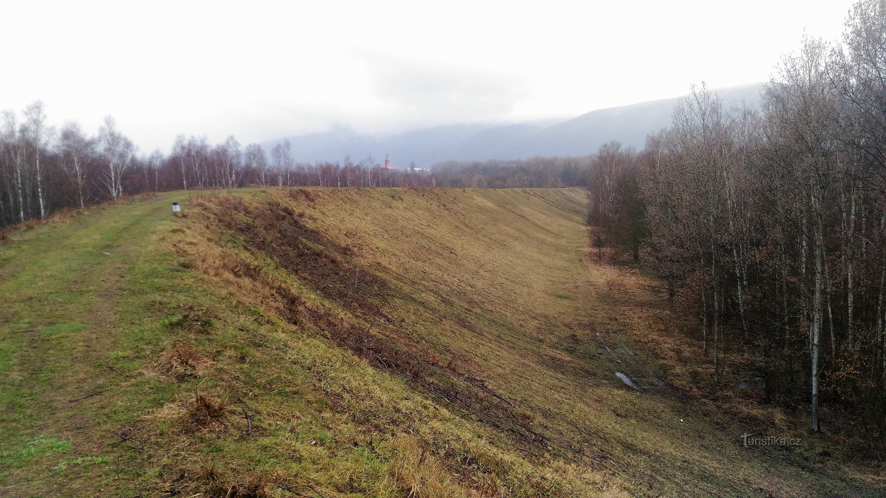 Loupnice Dam