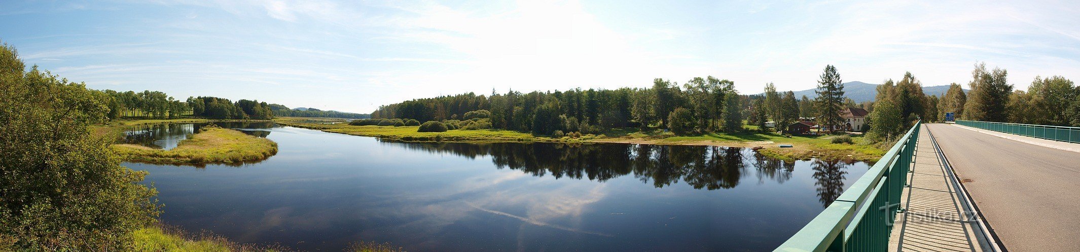 Ylitämme Lipno-järven yläosan ylittävän sillan ja olemme Nová Pecissä