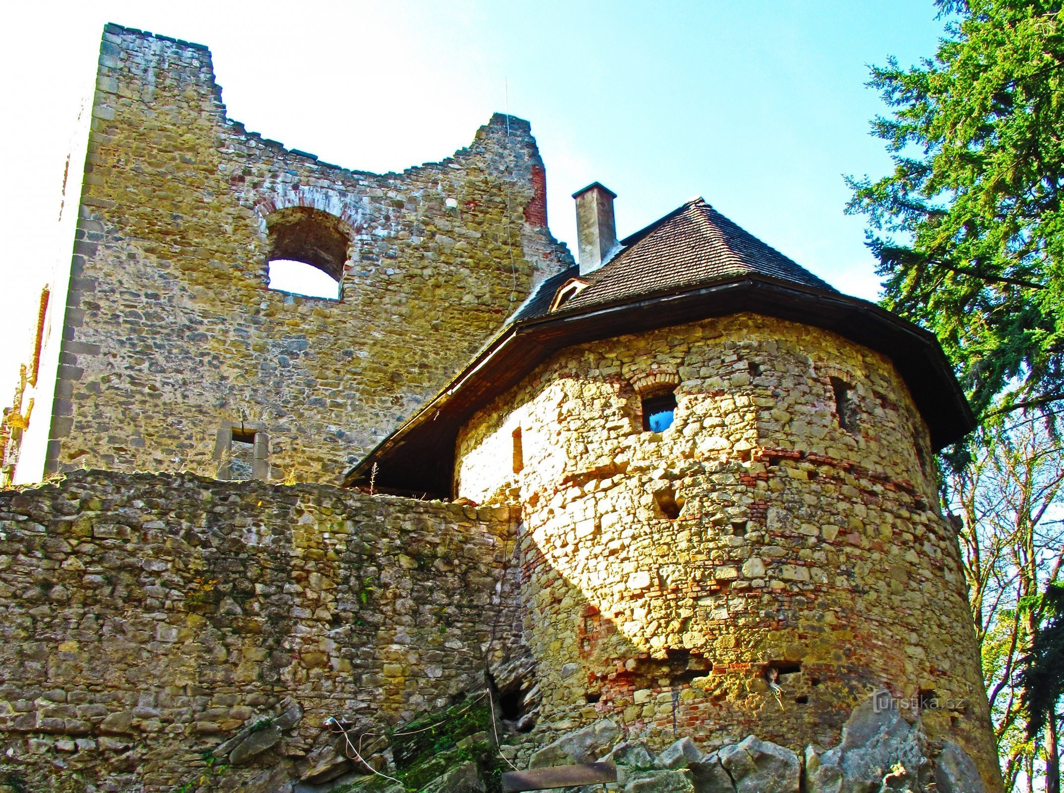 A surprise in the middle of the forest - in the footsteps of French Gothic to Cimburk Castle