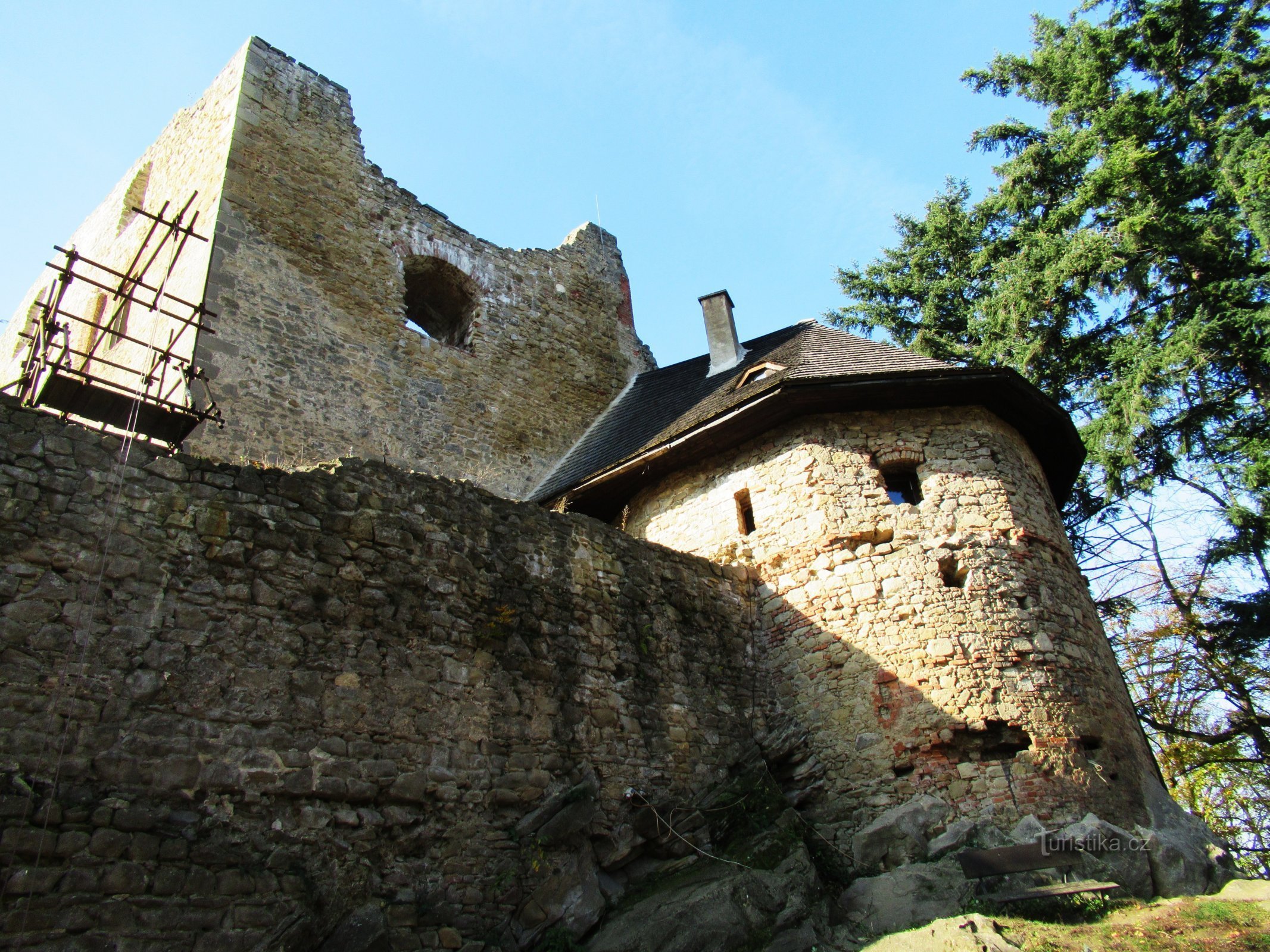 Uma surpresa no meio da floresta - nos passos do gótico francês ao Castelo de Cimburk
