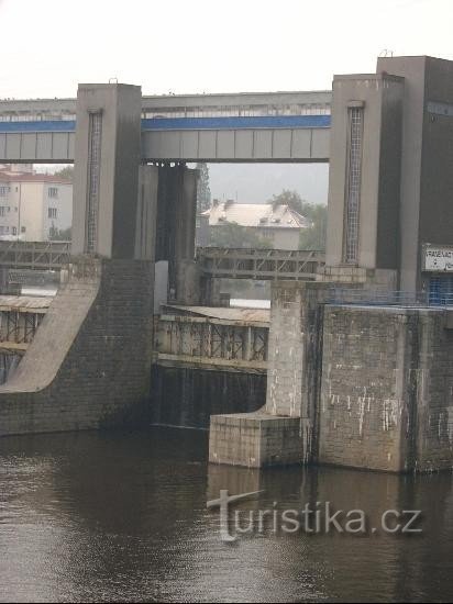 Pole przelewu: szczegół pola przelewu