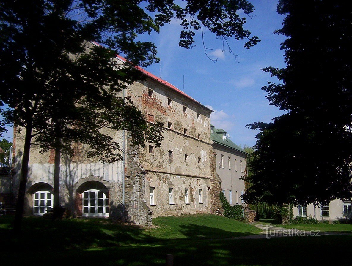 Přemyslovice-castelo do oeste-Foto: Ulrych Mir.