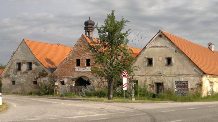 přepřahací stanice koněspřežné dráhy a hostinec Veselka