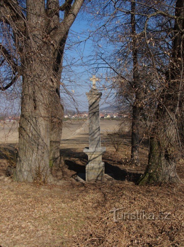 Přerov nad Labem, A quattro tigli