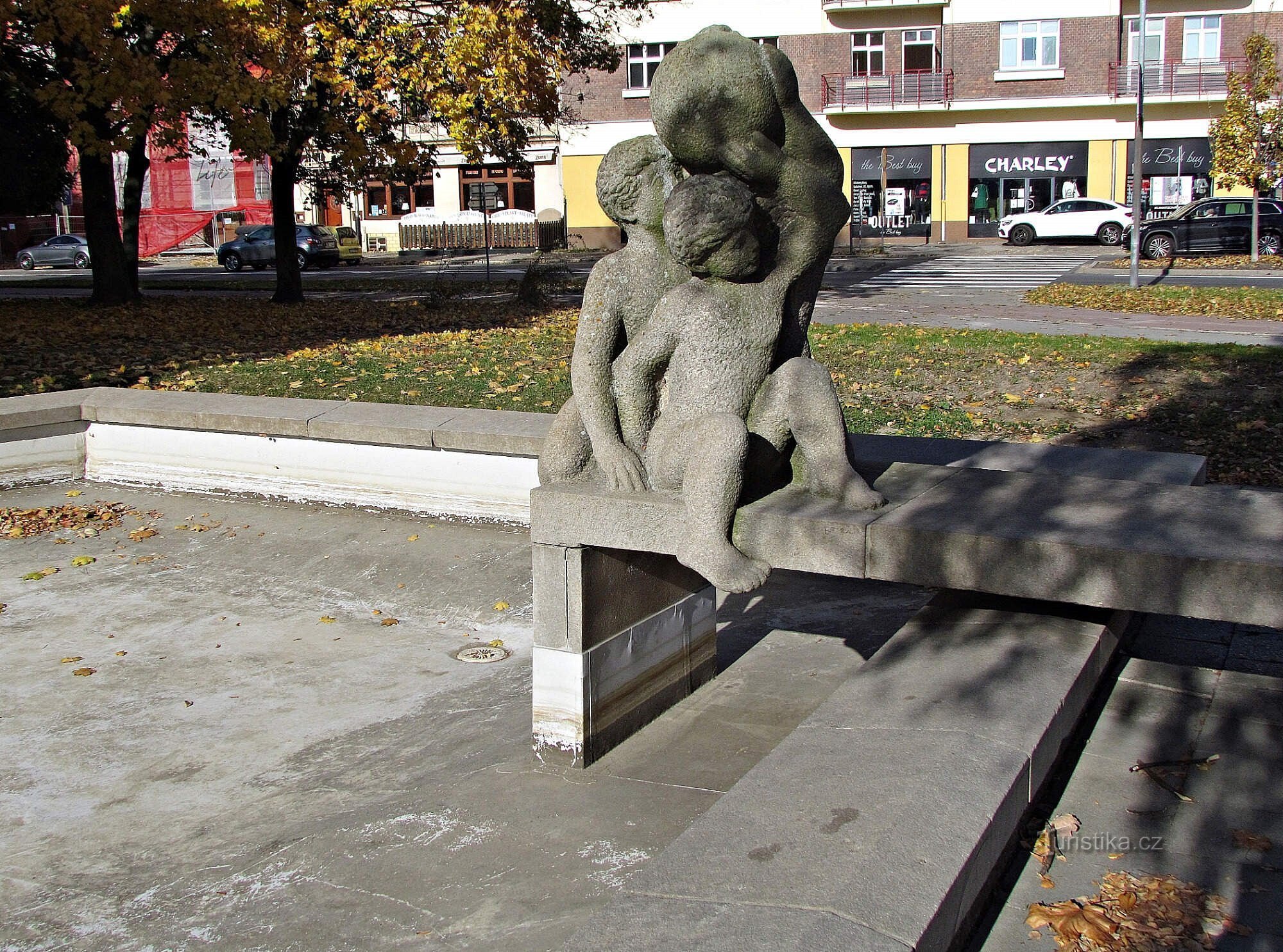 Estatua de Přerov Niños con una pelota