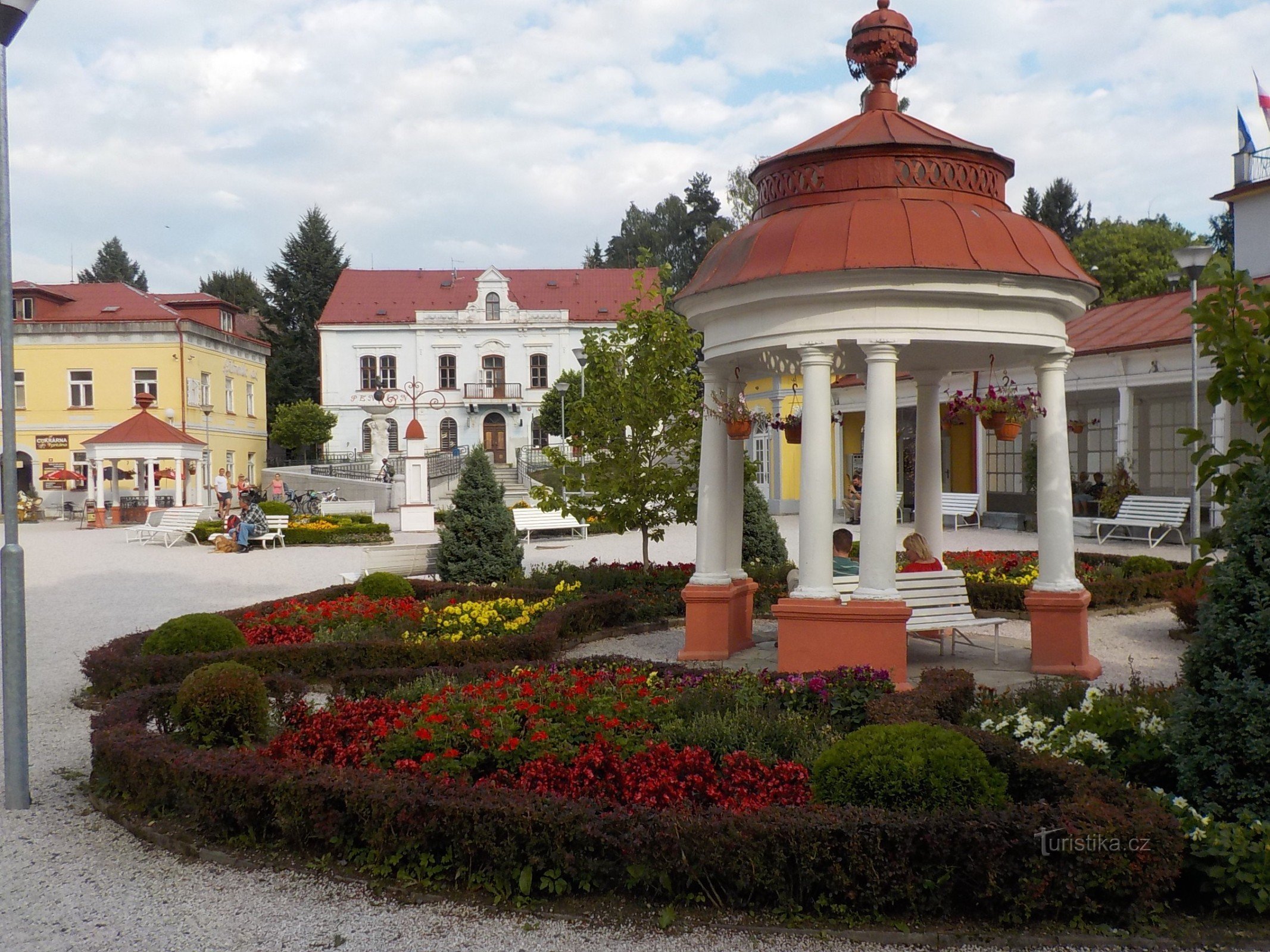 SKOZI DVE RAZGLEDNICI, VELIKANSKO STOPNIŠČE KARREL IN HAFO OD LIBVERDE DO LIBVERDE