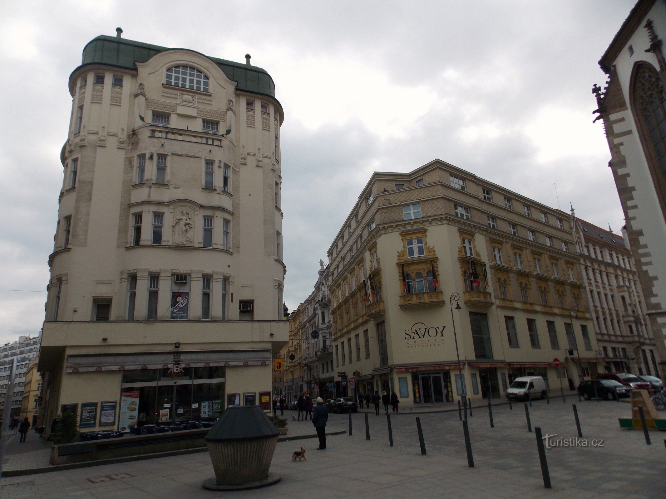 Ngang qua Jakubské náměstí ở Brno
