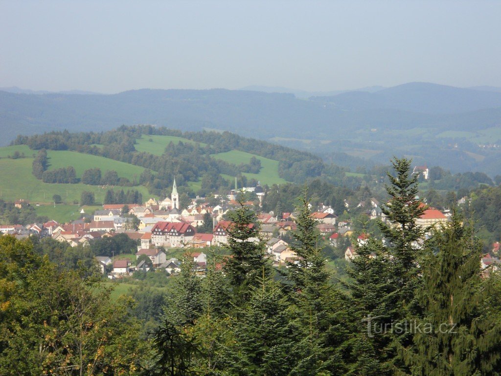 穿越天堂和地狱到 Pustý Hrádek