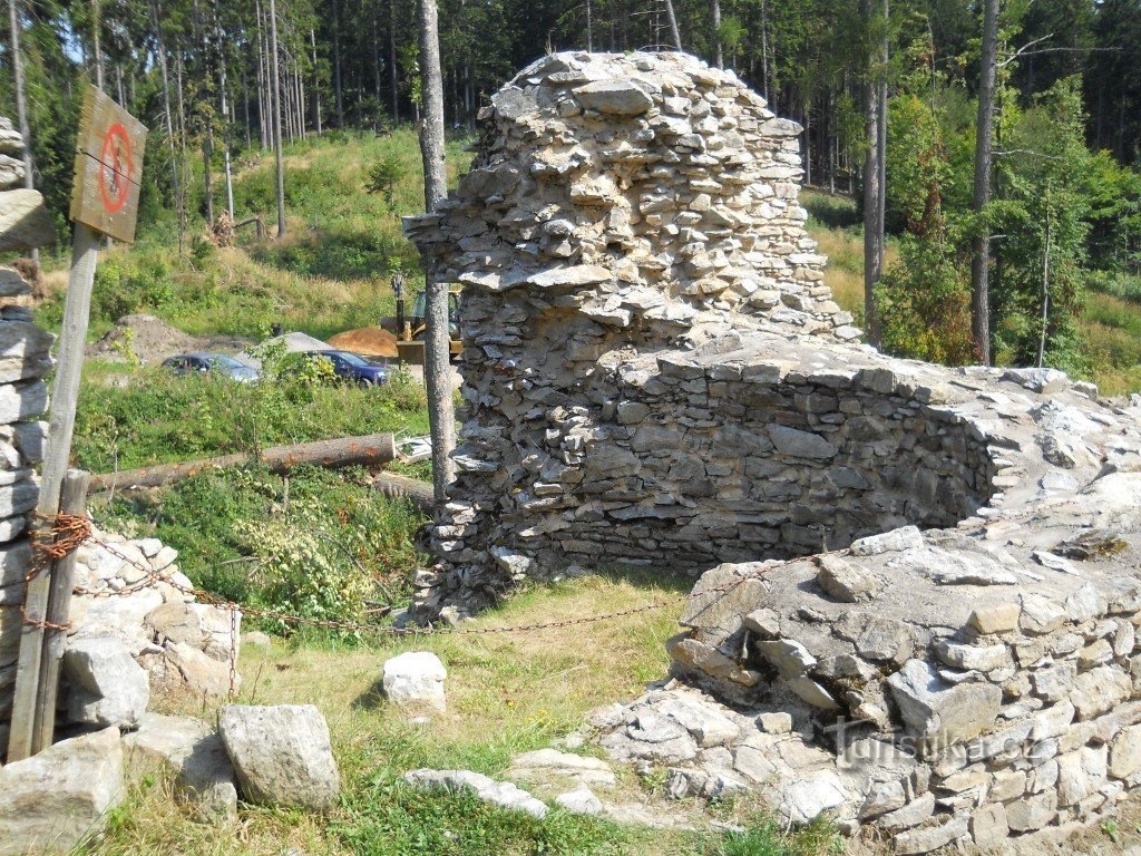 À travers le ciel et l'enfer jusqu'à Pustý Hrádek