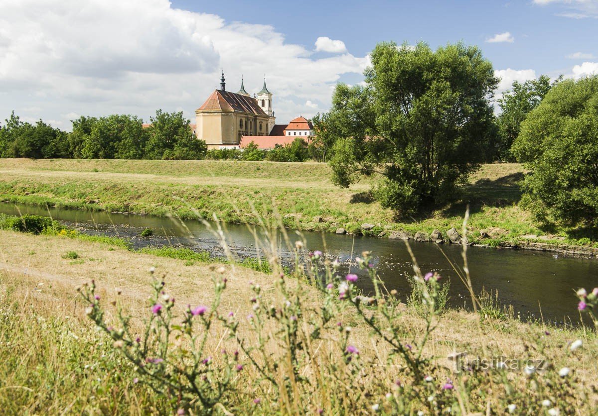 Aan de overkant van de rivier Svratka