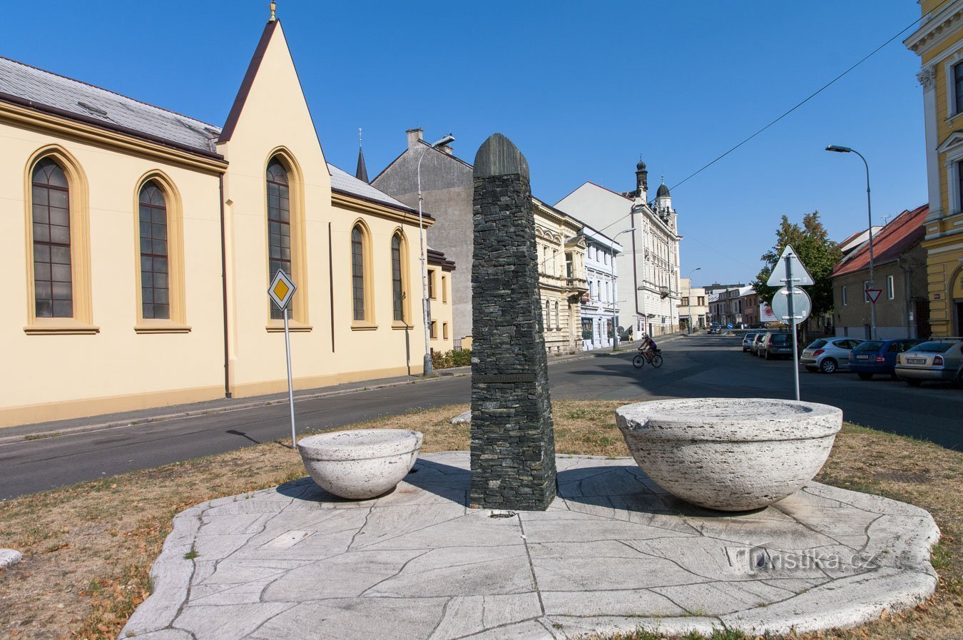 Evangelical church across the street)