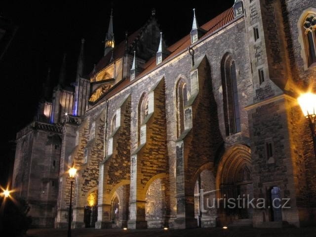 presbytery: nave of the church from the 13th century. According to the original plans, it should have been P