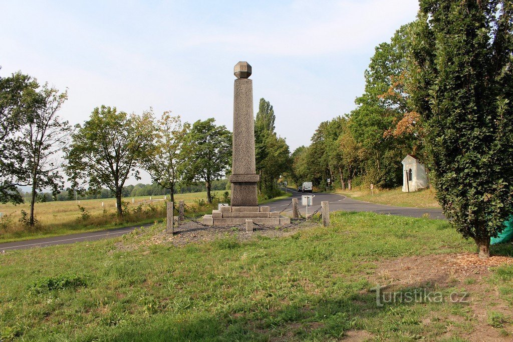 Monumento Přestanovský (francés)