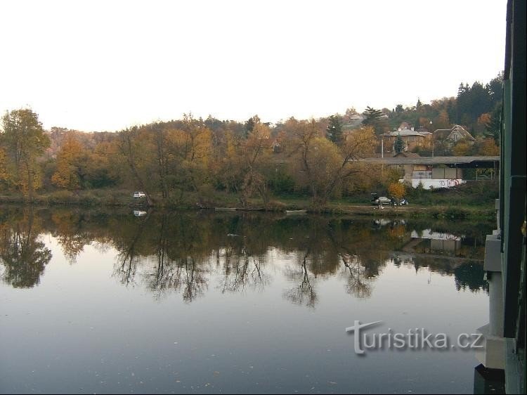 Via Berounka: view from the footbridge across Berounka, i.e. view of the village from the north