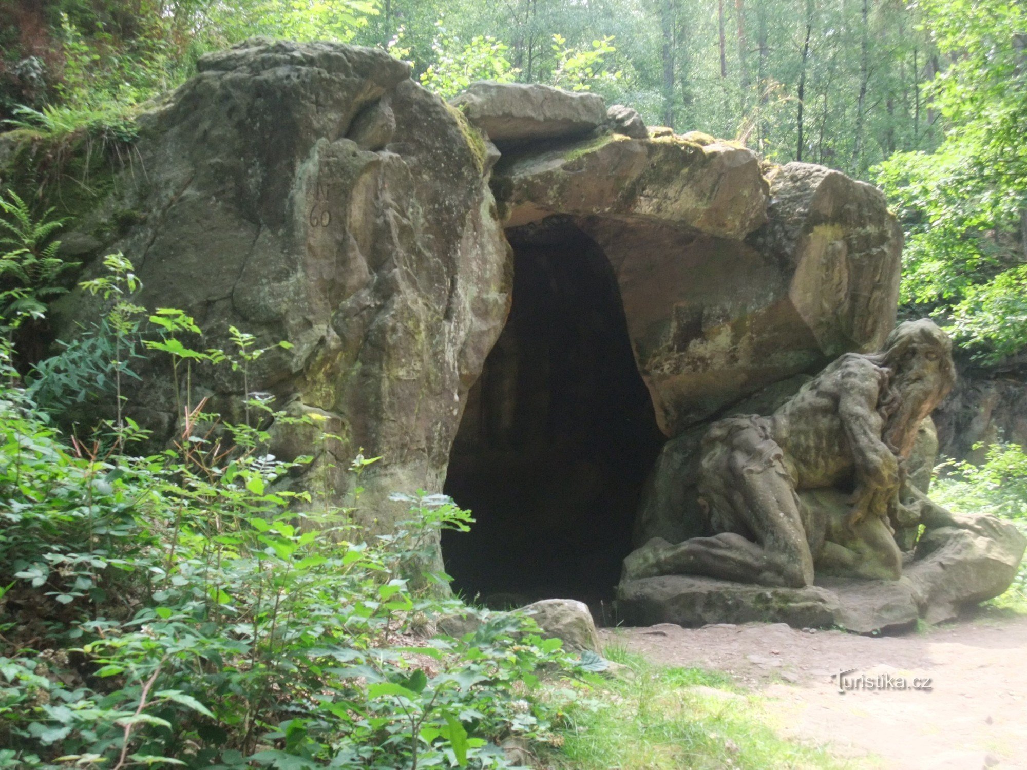 En entrant dans le théâtre de la forêt