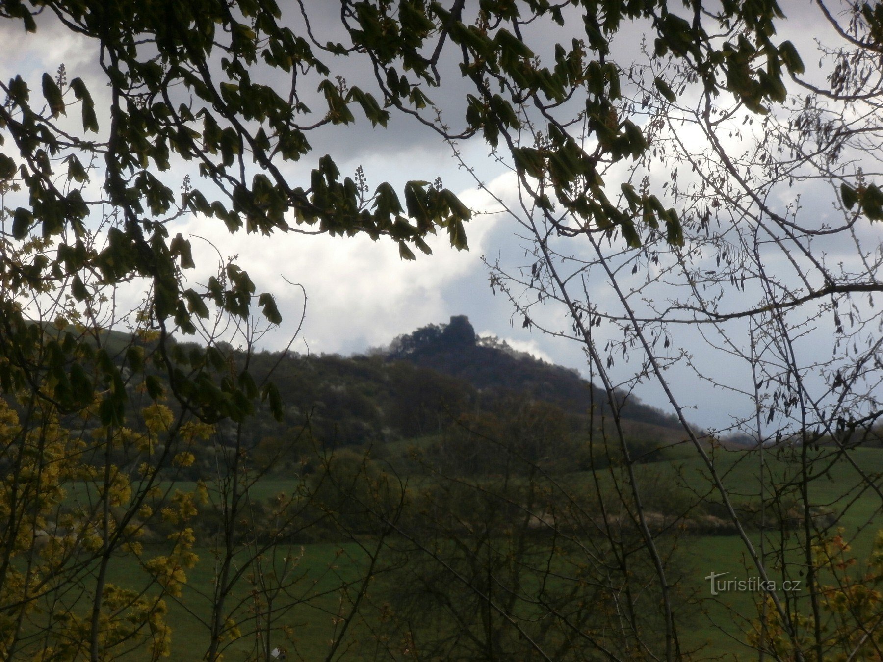 Zoom auf die Burg Kamýk