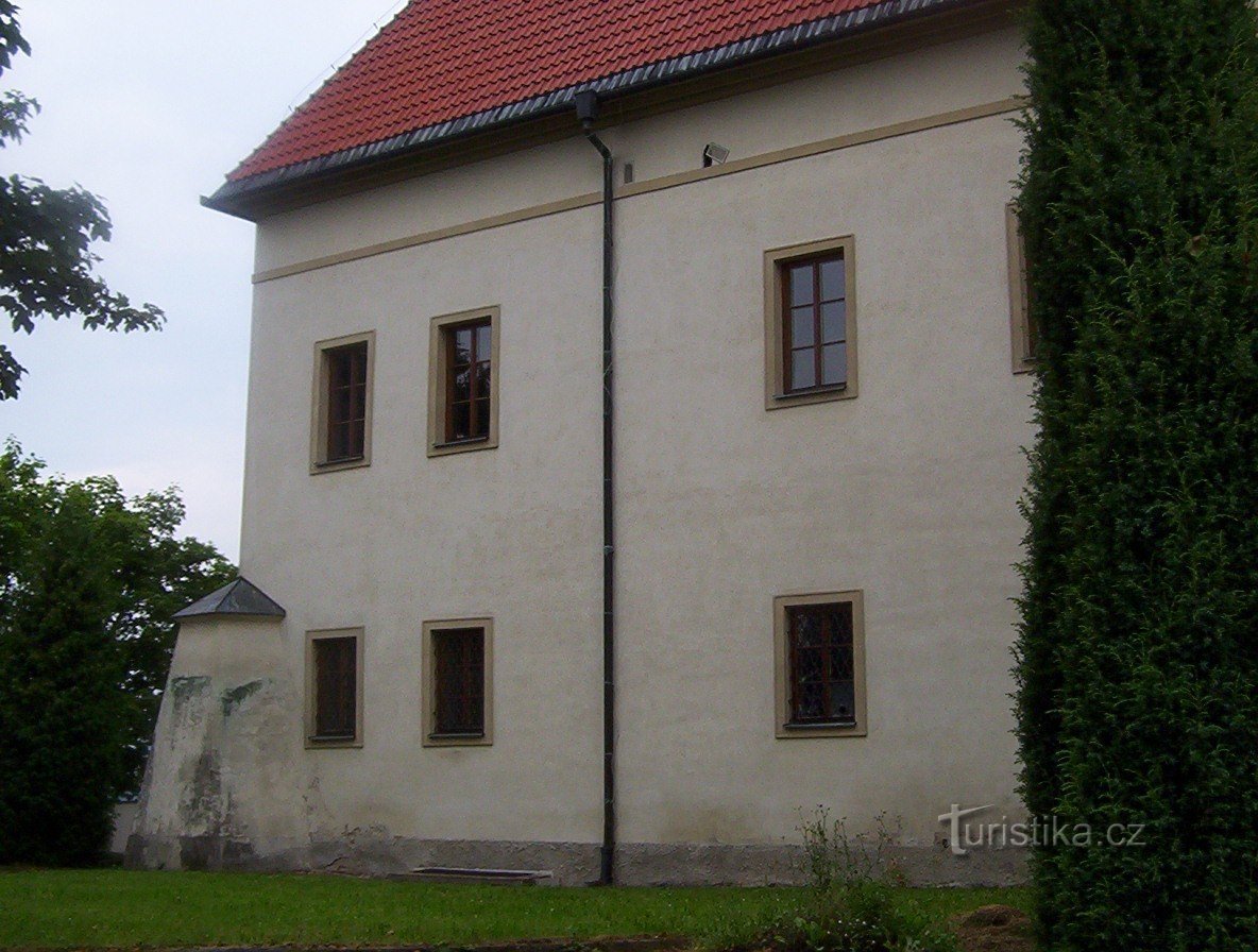 Přibyslav-slottet-sydöstra fasaden på södra flygeln-Foto: Ulrych Mir.