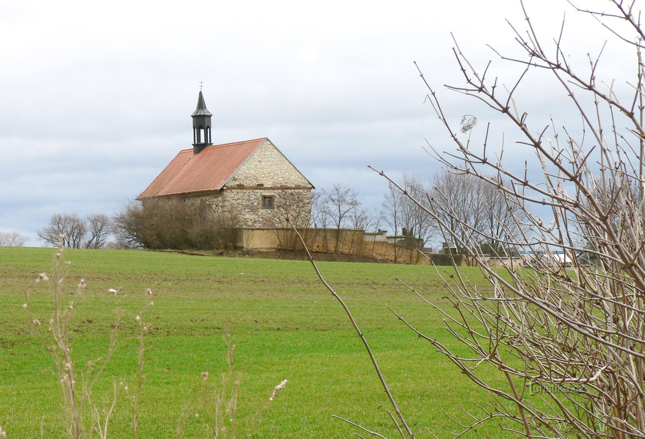 J'arrive sur le chemin de terre de Hořesedel...