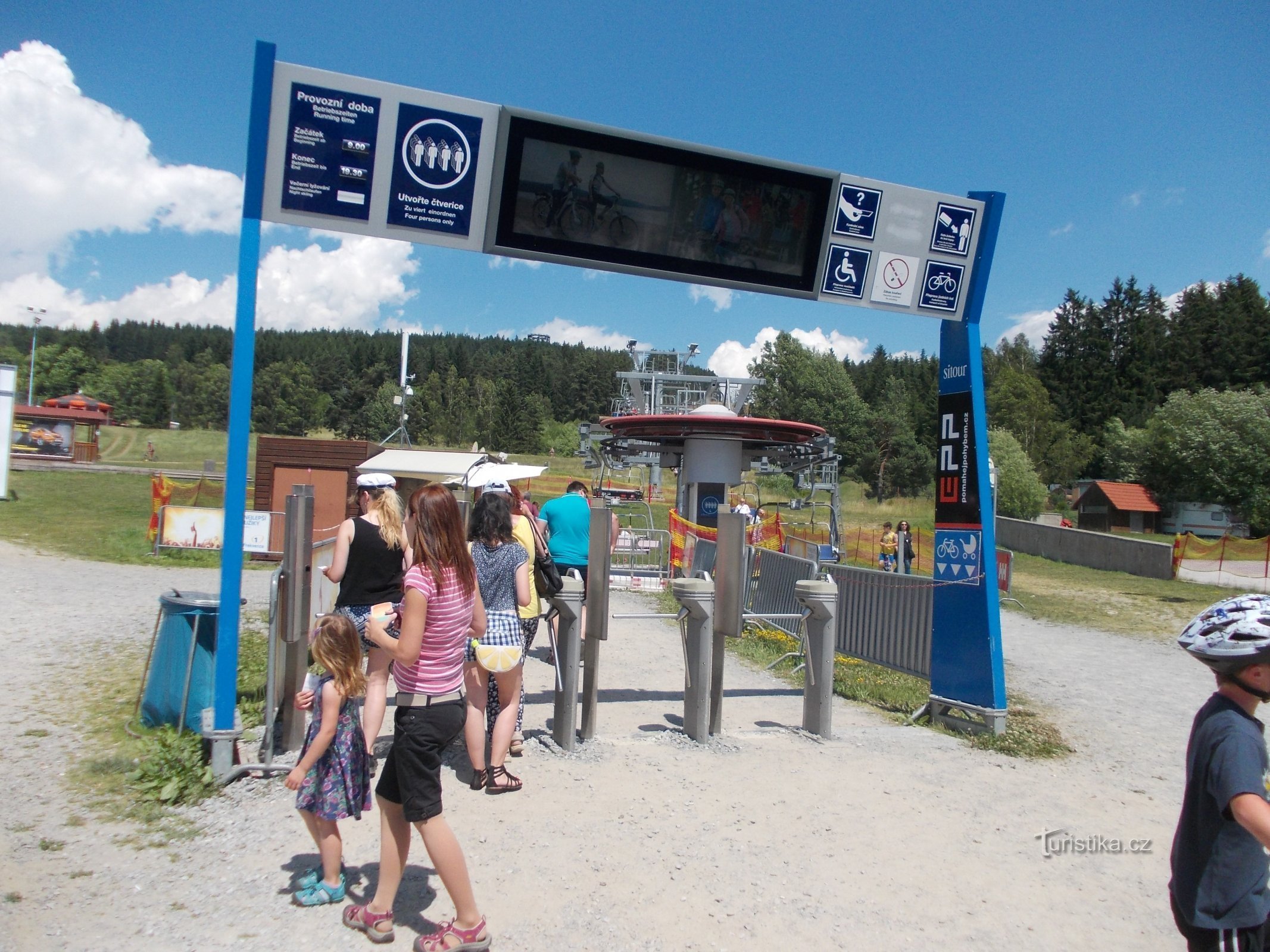 arrival at the cable car