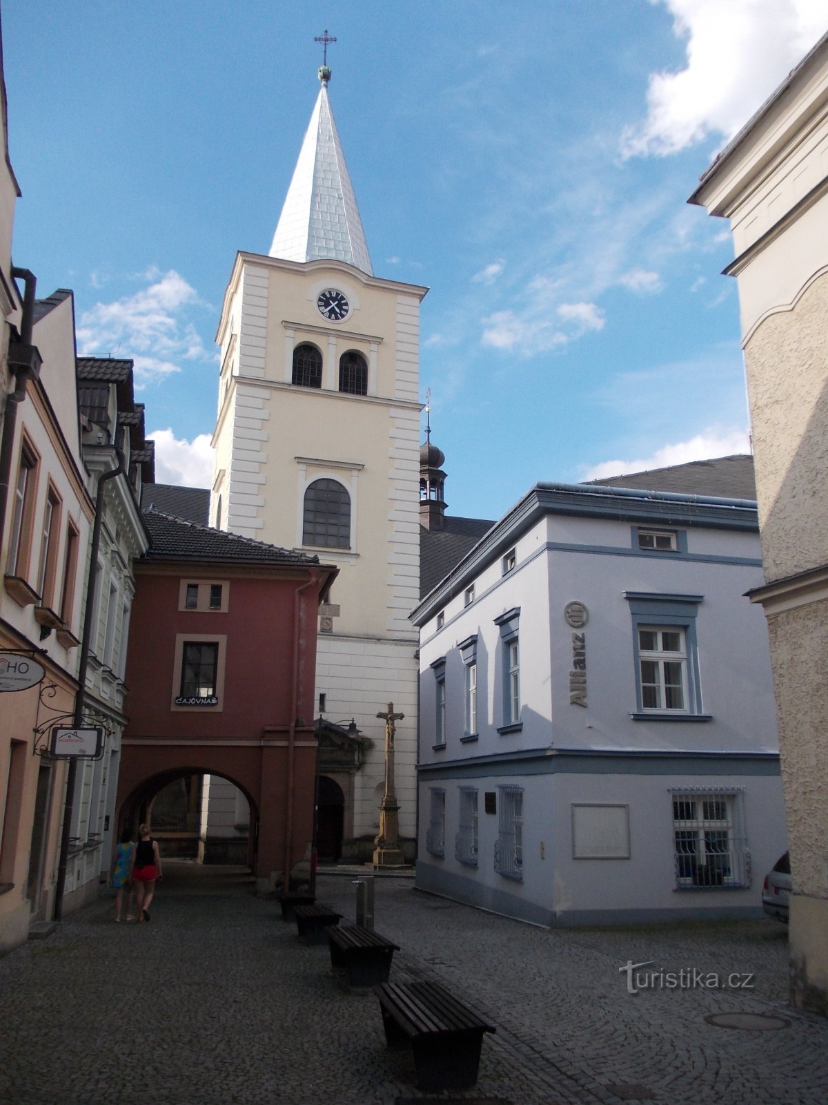 ankomst till kyrkan