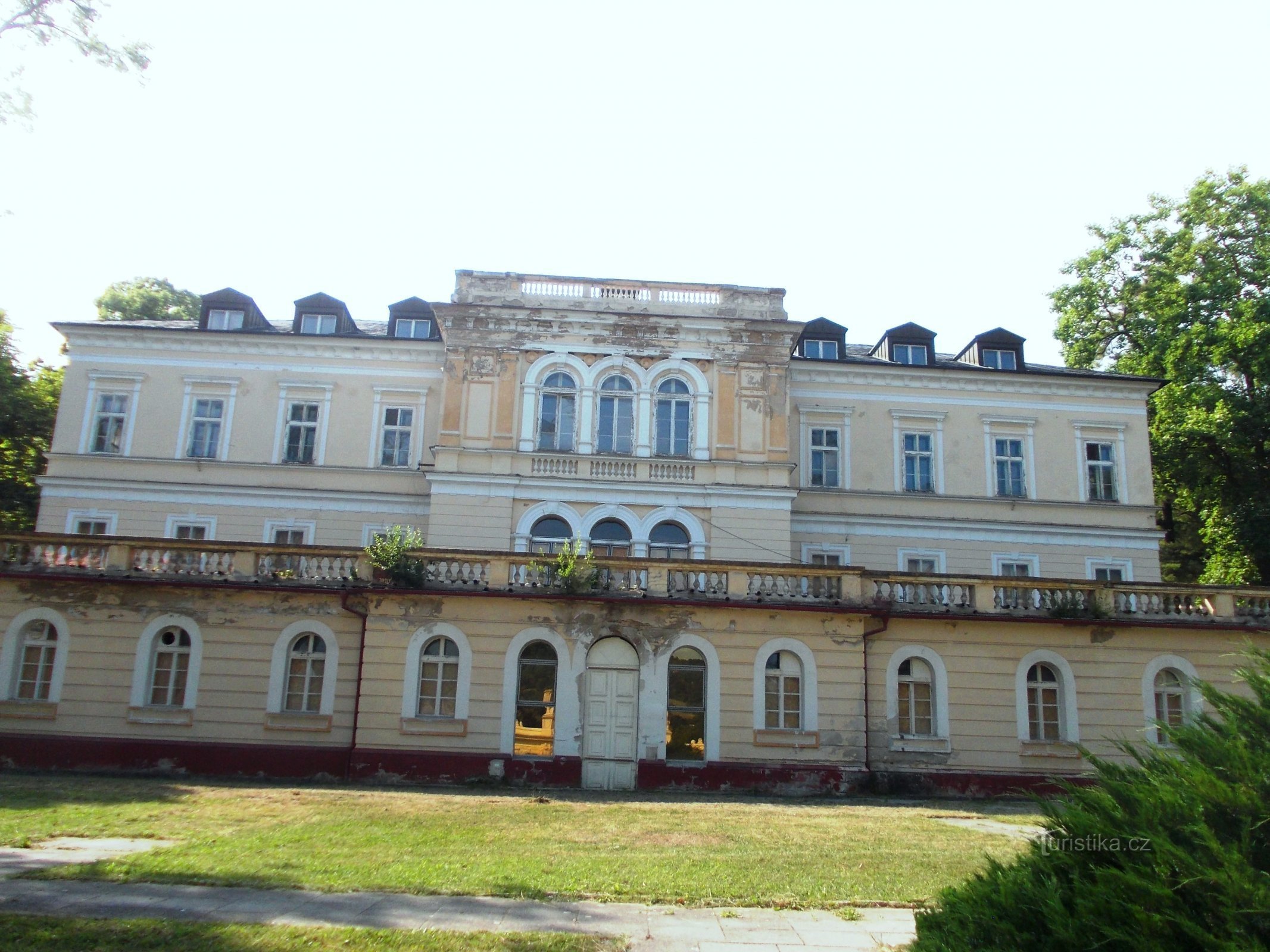 facade på hovedbygningen fra østsiden