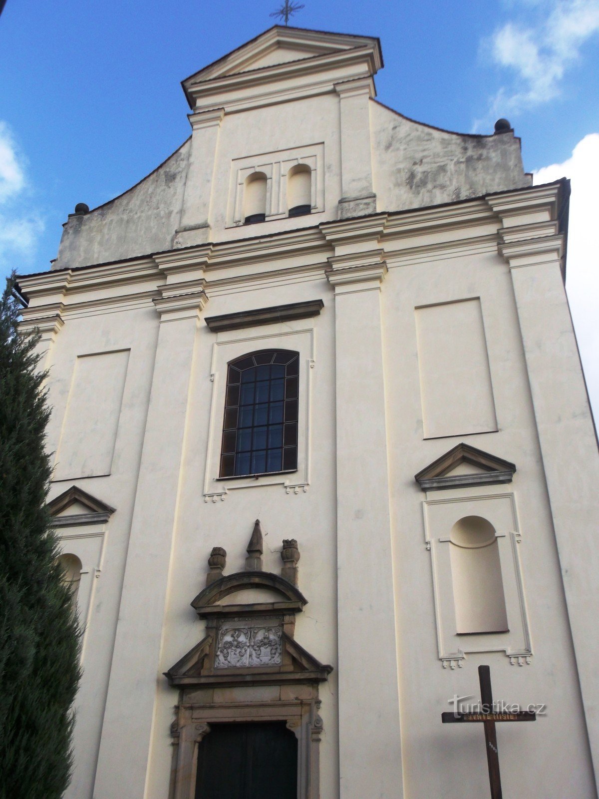 fachada de la iglesia