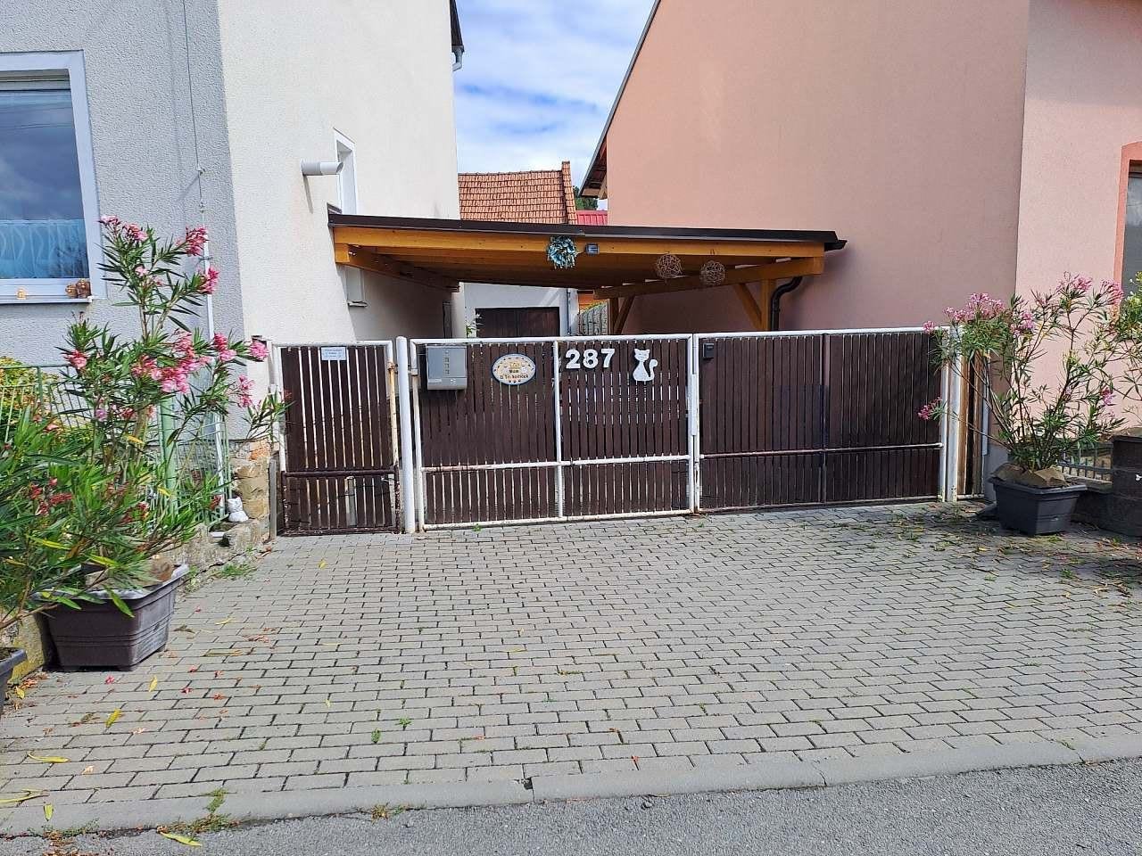 příjezd Dům U Tří kočiček