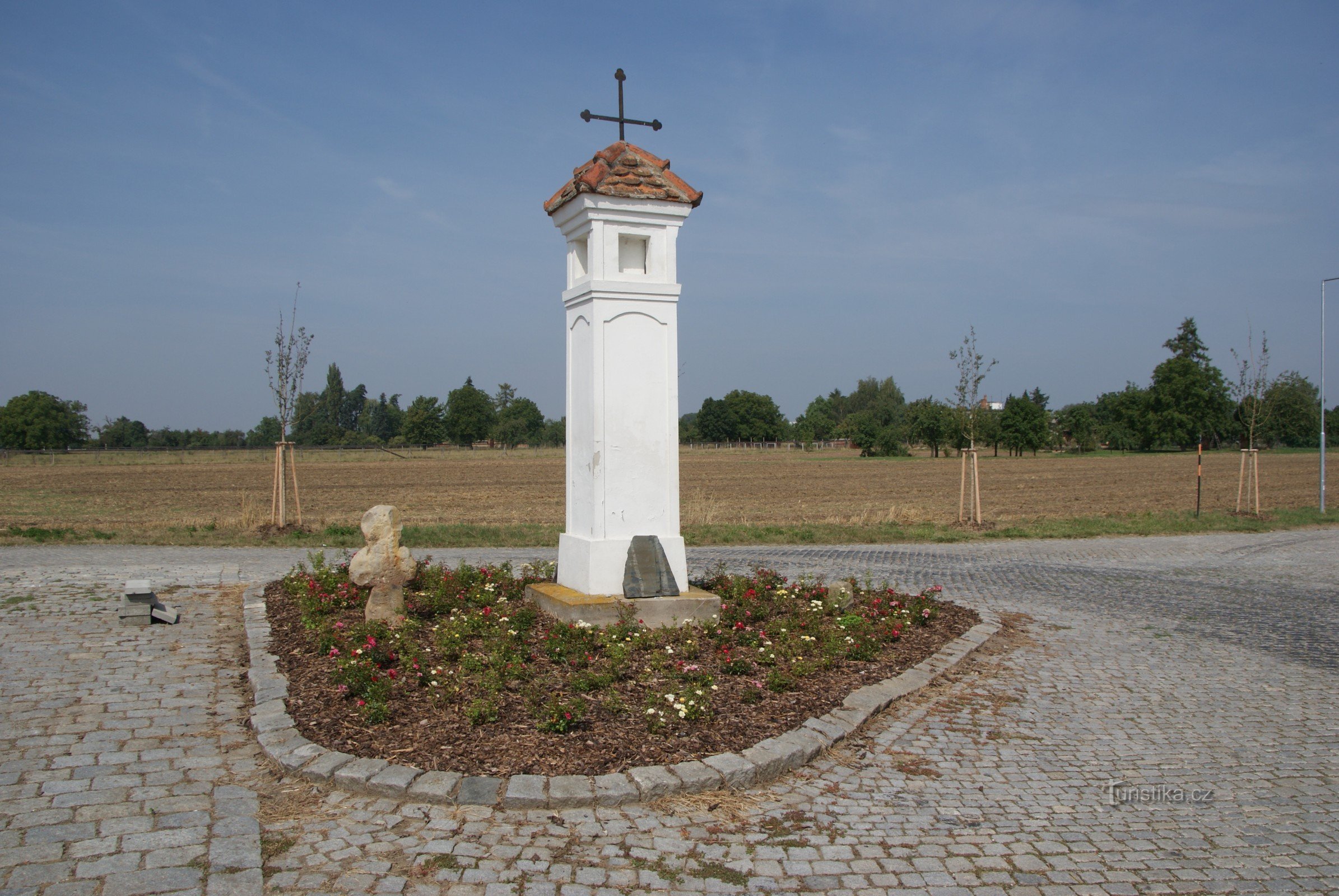 Rozkazy (koło Ołomuńca) - „nowy” krzyż pokoju w skali rolniczej