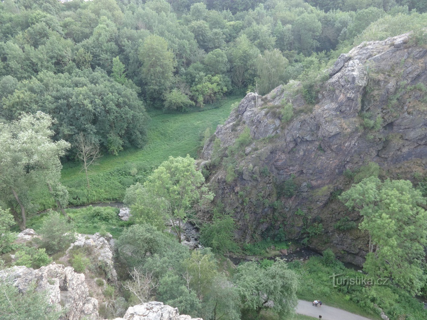 Parque Natural Šárka nos arredores da capital