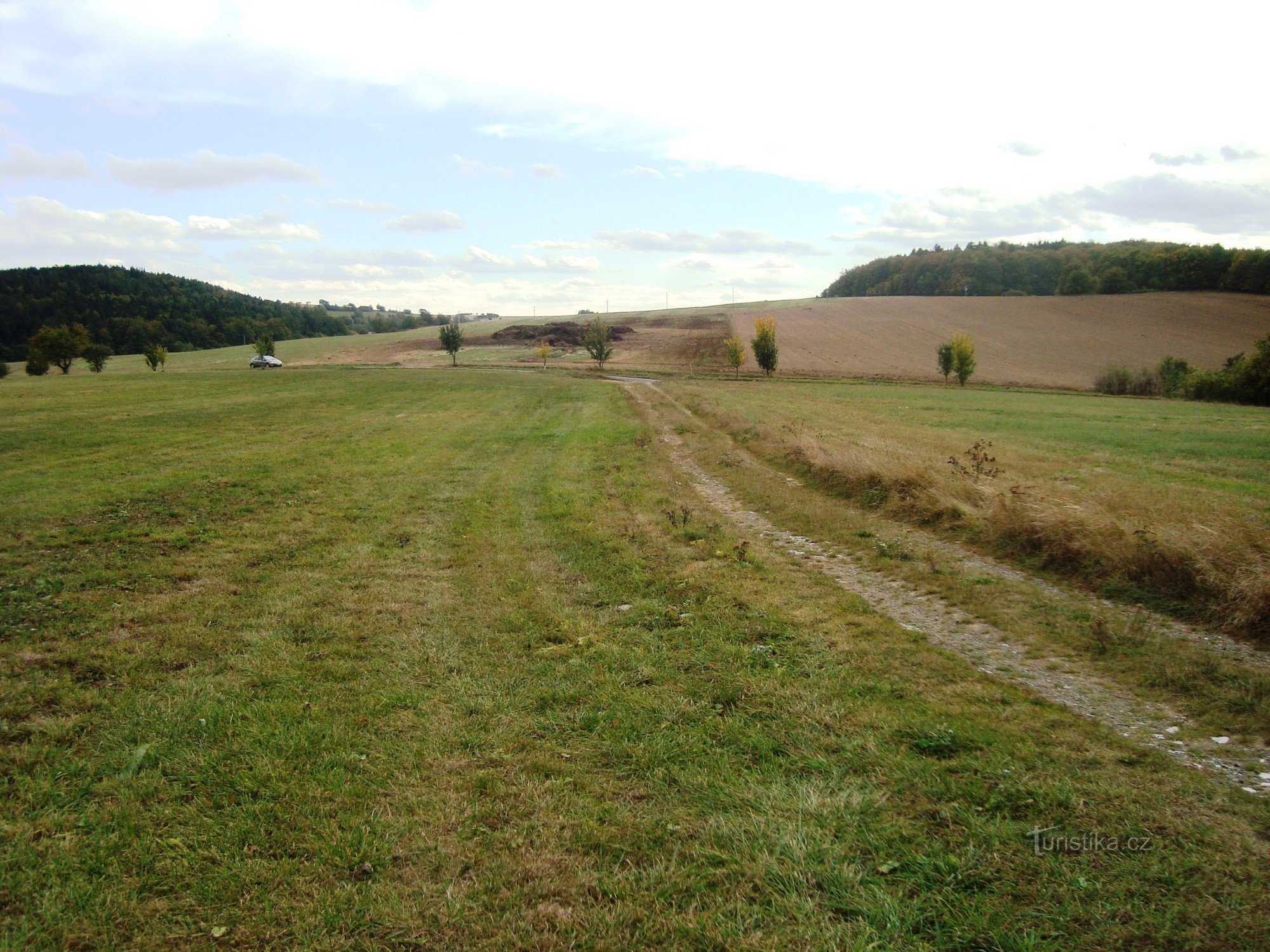Természetvédelmi terület Prűchodnice-táj a rezervátum bekötőút közelében az F útról
