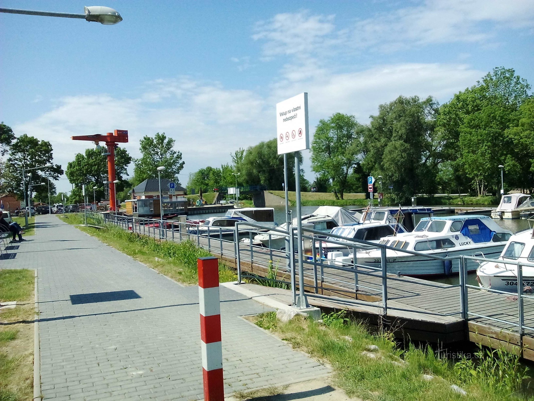 Hafen von Petrov am Baťo-Kanal