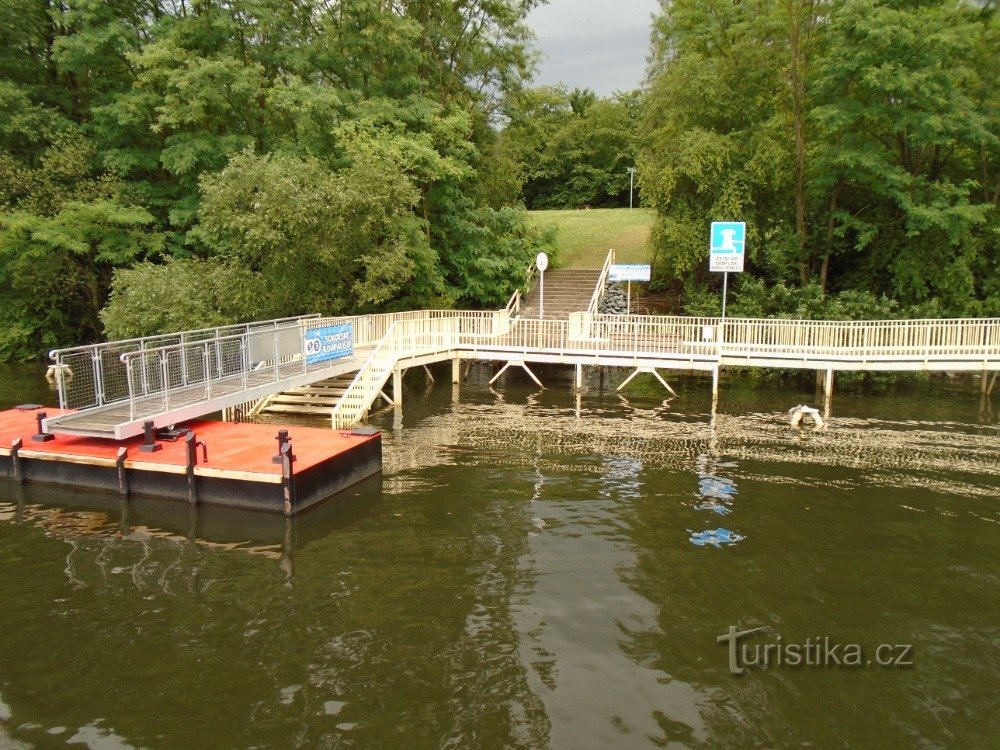 BYSTRC Wharf - RICHTUNG HALTEN VOR ANKER