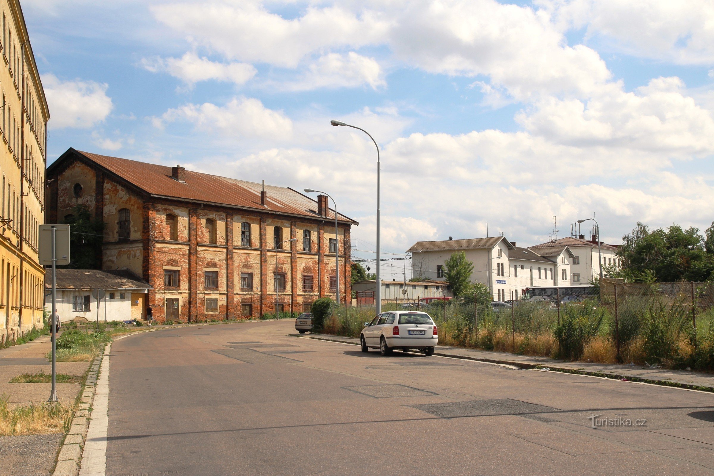 Acces la gară prin strada Rosická