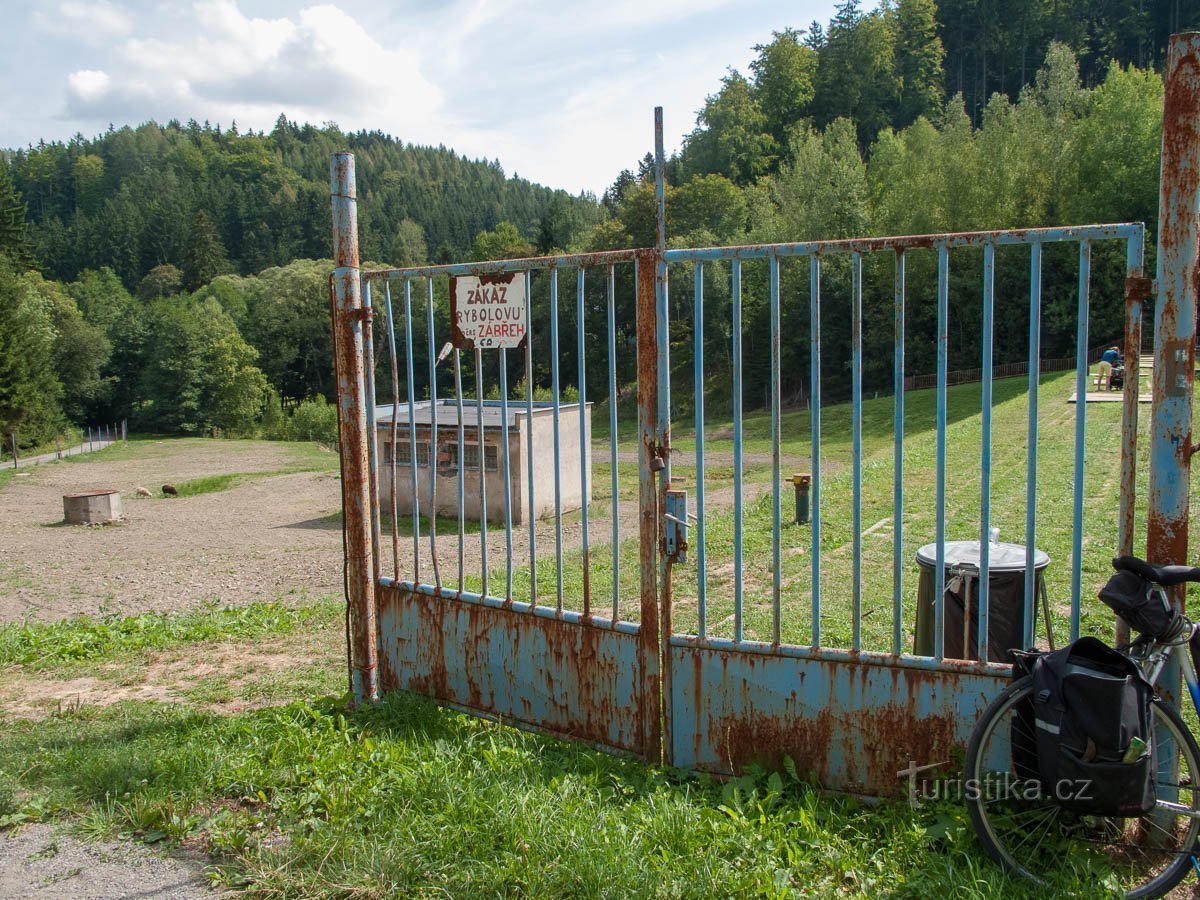 Access to the dam is quite free