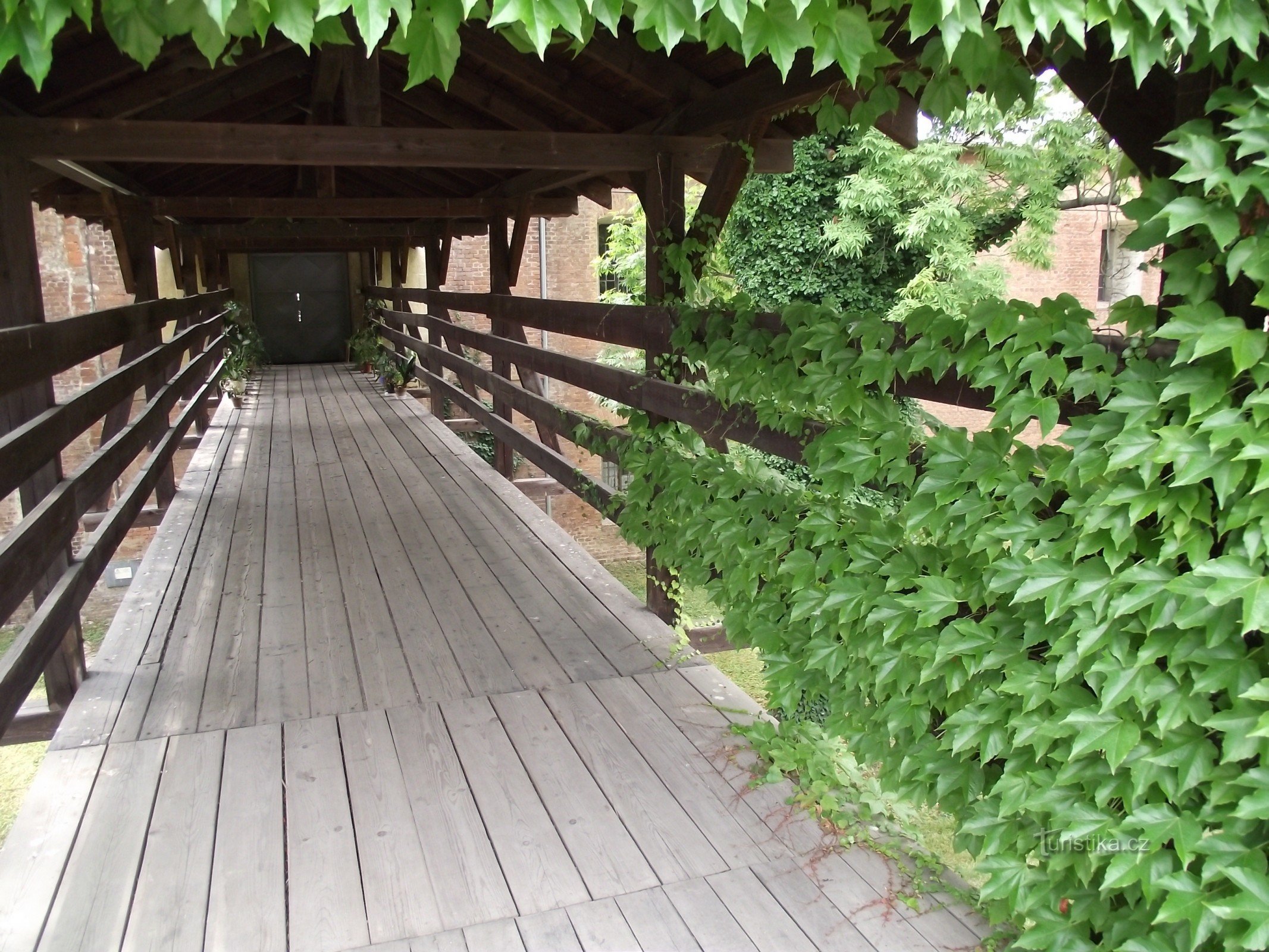 toegang tot houten brug