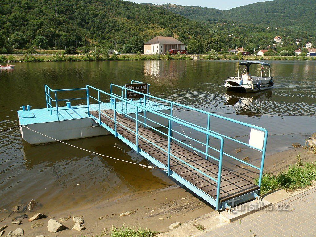 Ferry desde Církvice / Dolní Zálezly