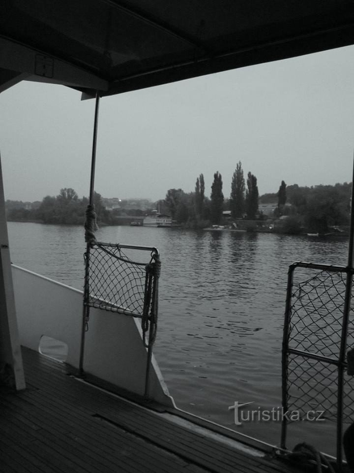 Ferry Lihovar - Veslarský ostrov