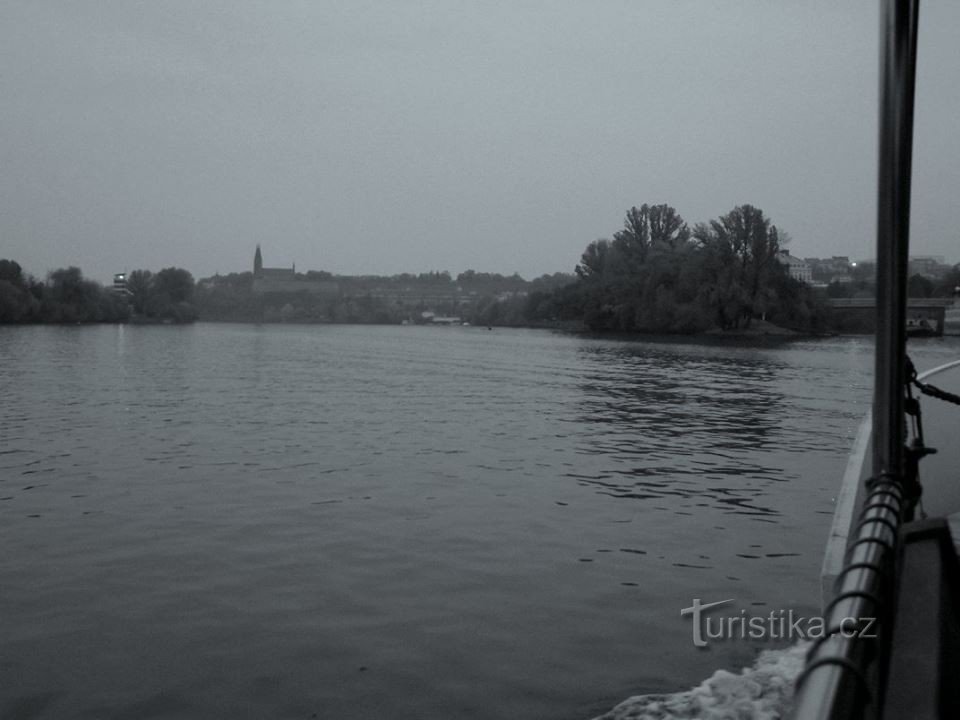 Ferry Lihovar - Veslarský ostrov