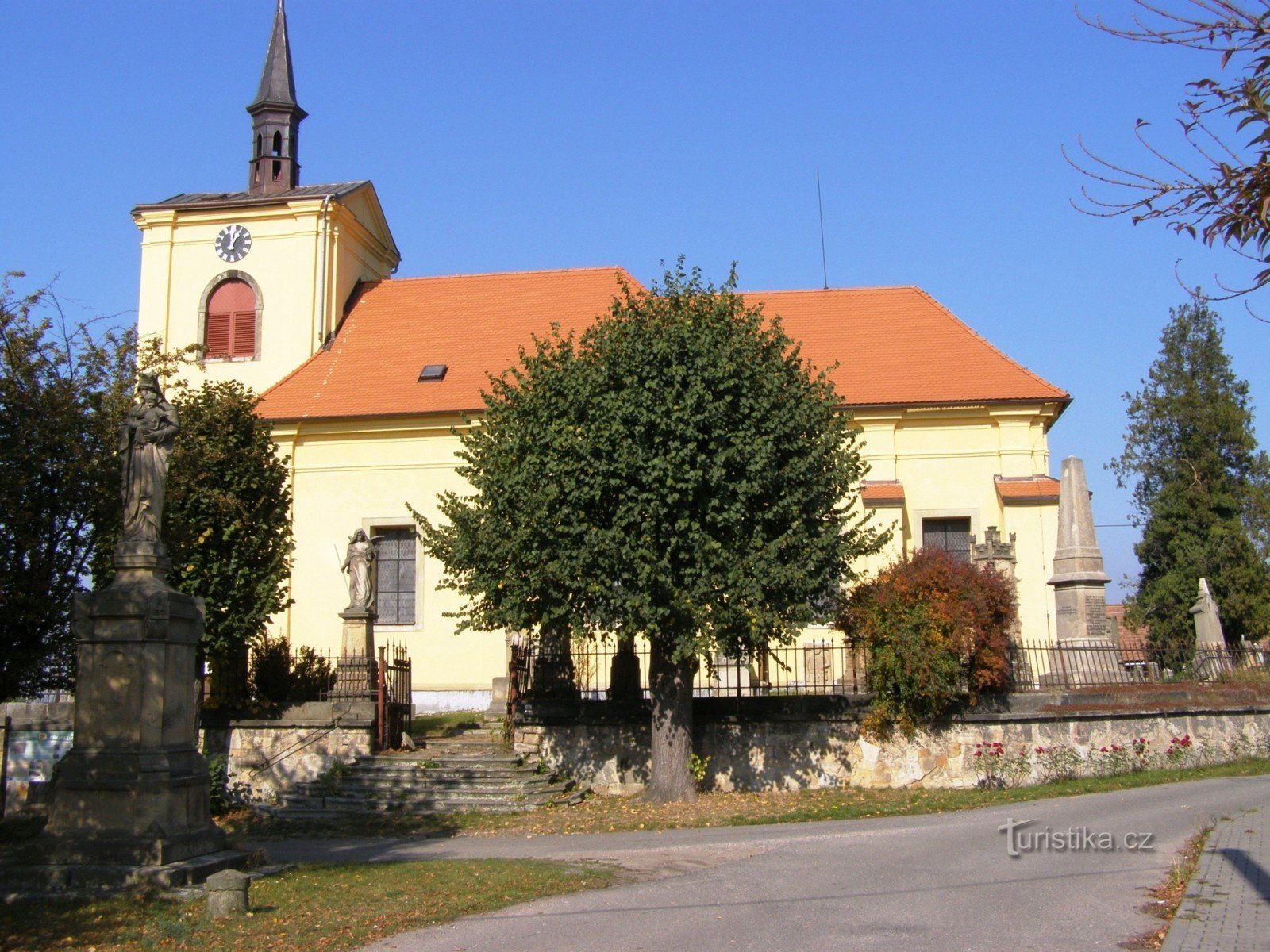 Probluz - Mindenszentek temploma