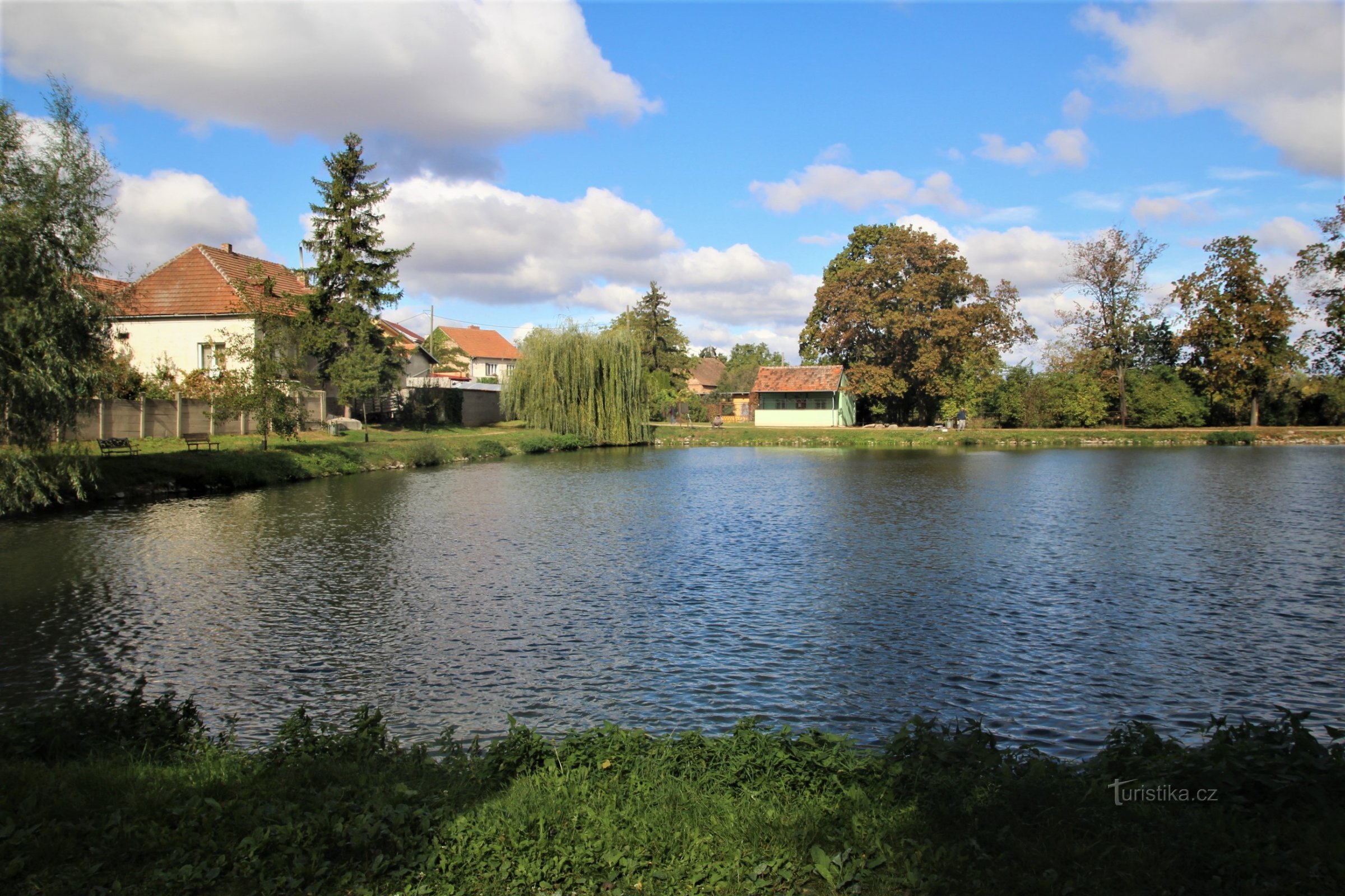 Prolazi pored Hrušovan Obecní rybník